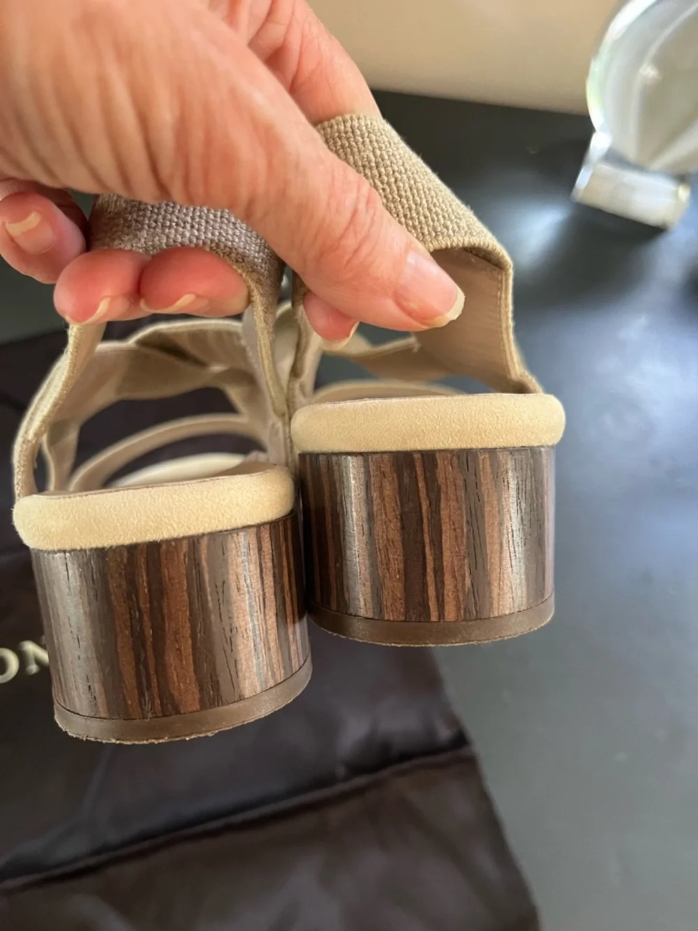 Ron White Women's Edie Tan Cross-Strap Sandals Sz 39.5/9.5 Comport Old Money